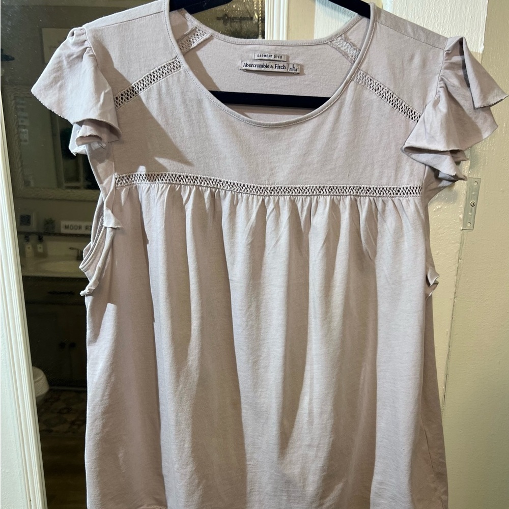 Like new Abercrombie & Fitch flutter sleeve babydoll Tshirt. Size LARGE,